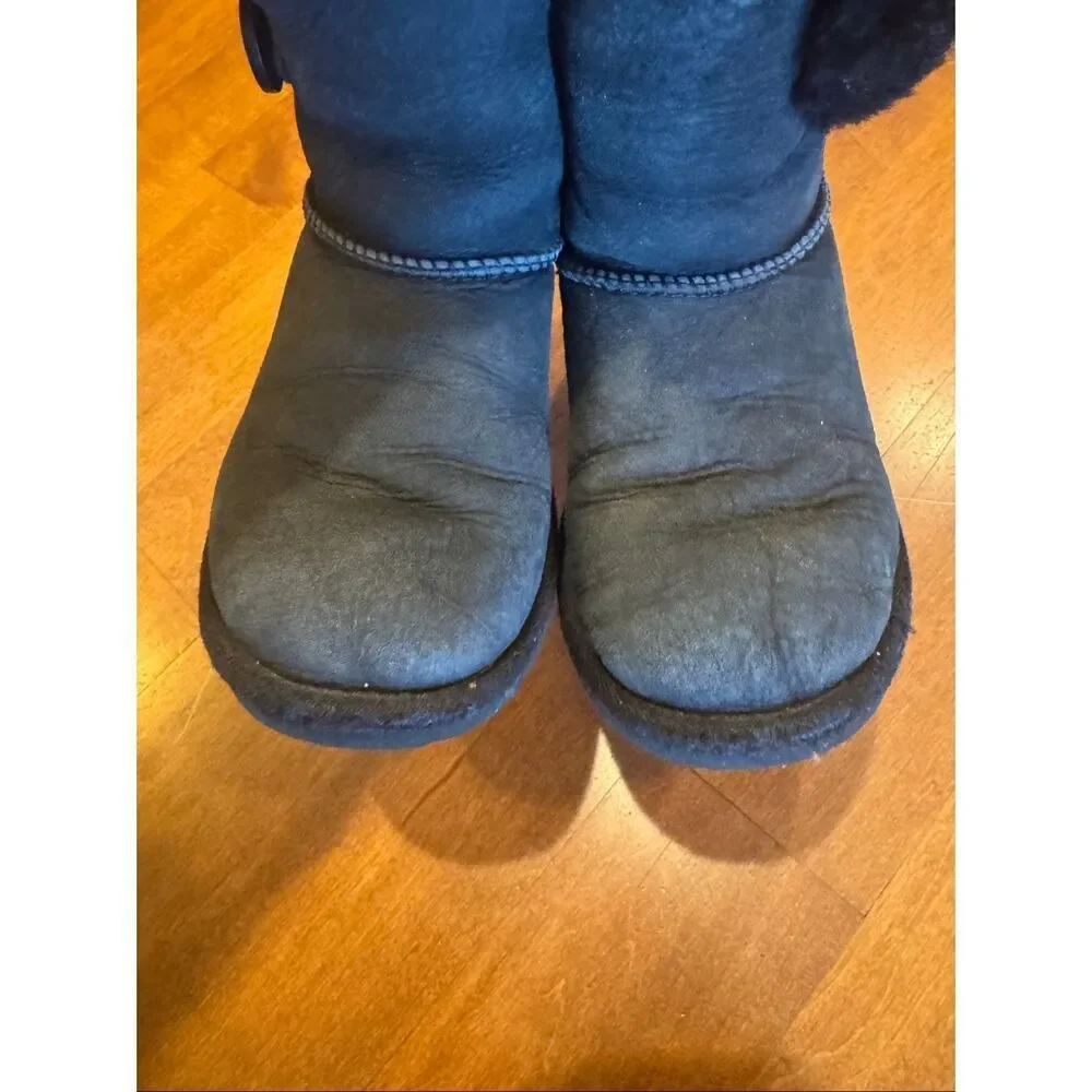 UGG Kids Bailey Button Black Sheepskin Winter Boots Youth Size 1 EU 31
